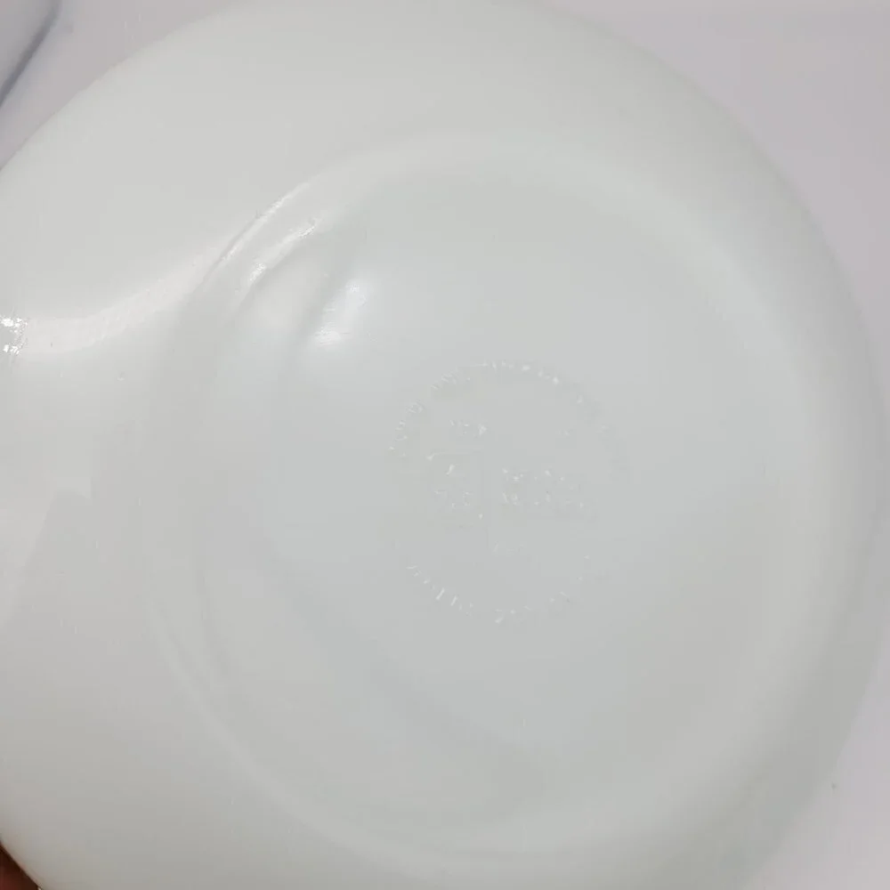 Vintage Anchor Hocking 2 Quart Round Casserole Dish Hildi Fruit Design EUC